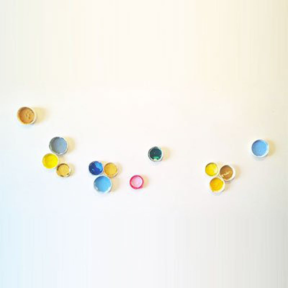 ANTONIO CAMBA · AVE FENIX 4 — Pintura sobre tapas · Instalación. Medidas variables · 2016