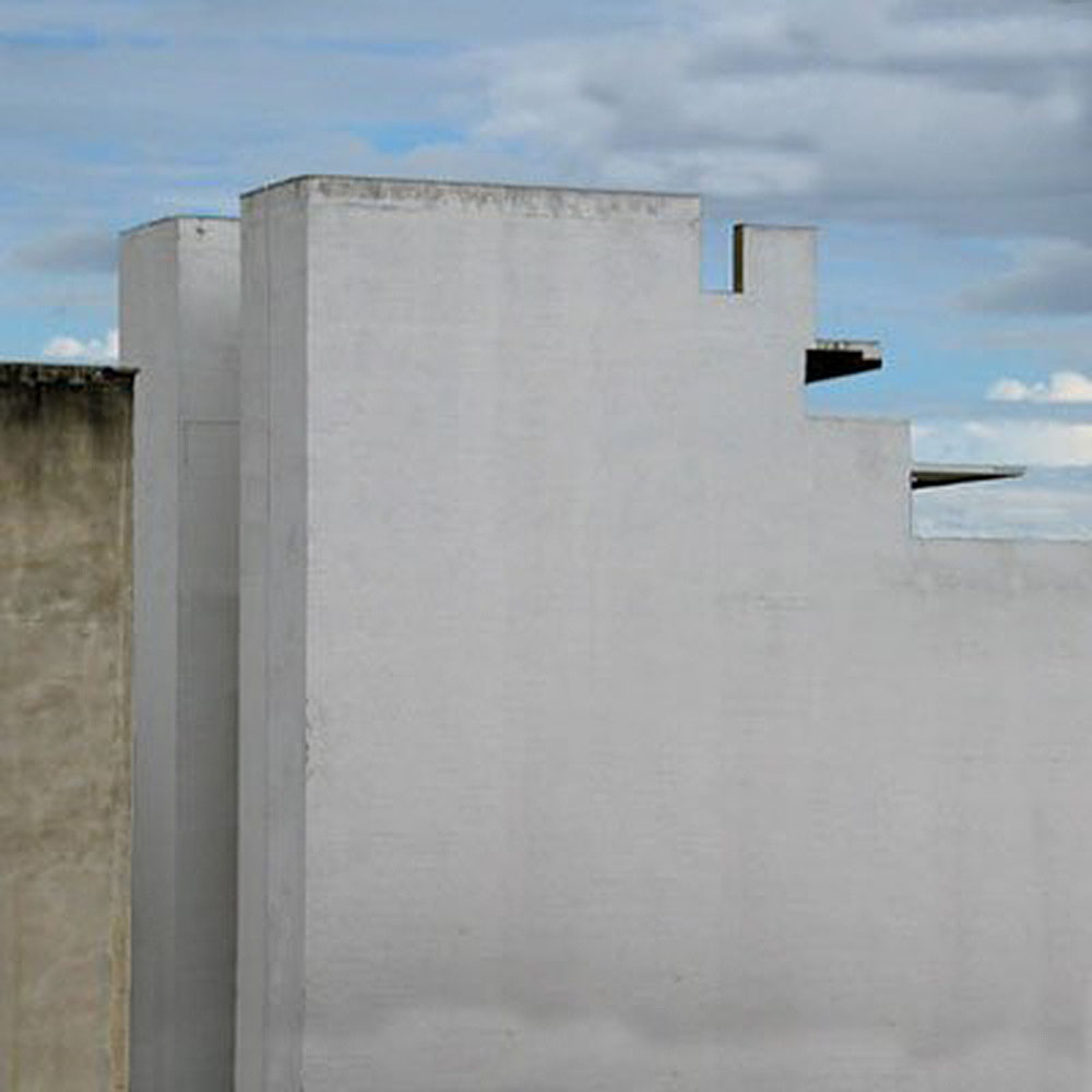 ANTONIO CAMBA · SILENCIO URBANO 9 — Impresión digital sobre aluminio · 50x50cm · 2005